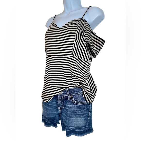 DAYTRIP OFF SHOULDER SWEETHEART NECKLINE STRIPPED BLOUSE - Picture 2 of 5